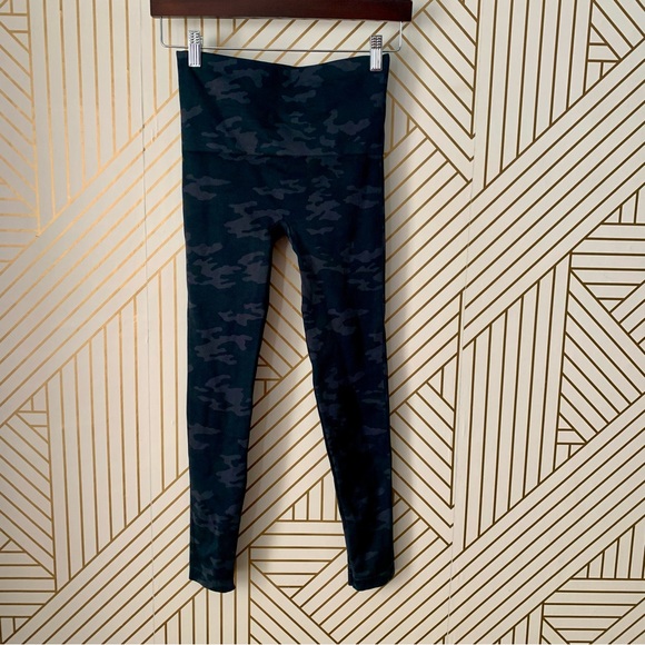 SPANX Look at Me Now Seamless Leggings Camo camouflage slimming Tummy Control M - Picture 11 of 12